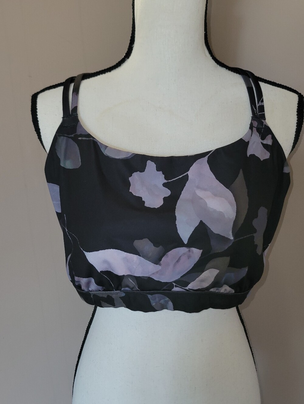 🔥5/$20 all in motion Black Sports Bra with  Floral Pattern